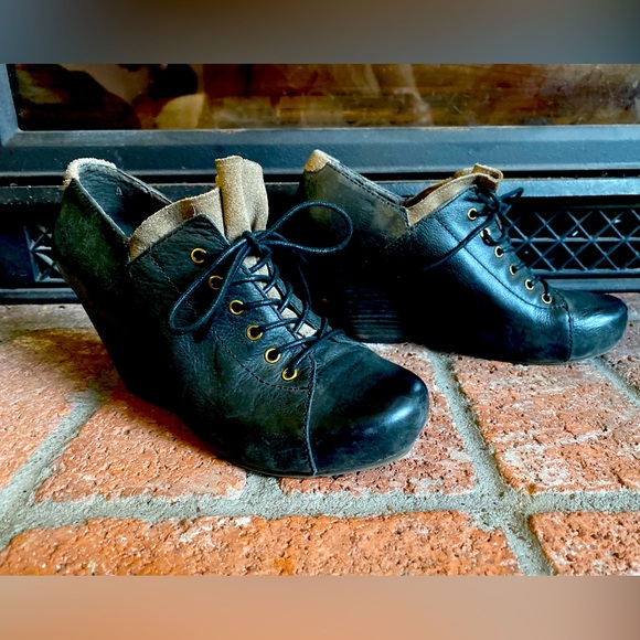 OTBT Shoes - OTBT Rockdale Black Leather Bootie Wedge Heel Lace Up SZ 7